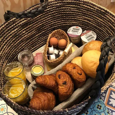 Oda ve Kahvaltı Le Du Designer 3*